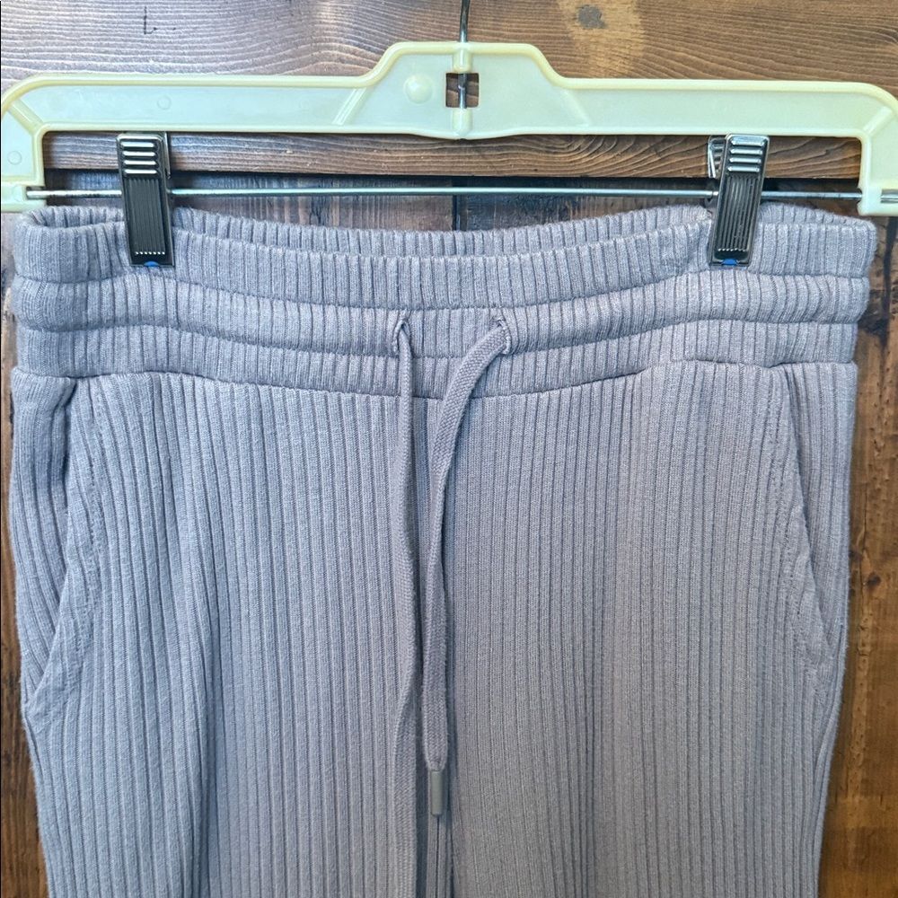 Beyond Yoga Women's Well Traveled Wide Leg Pants, Birch, Size M - Picture 3 of 13